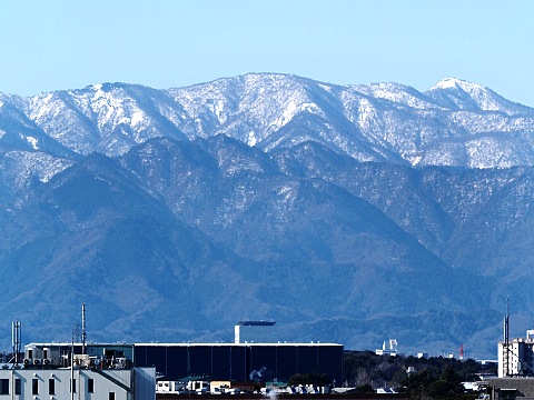 雪化粧した丹沢の山々/高座渋谷