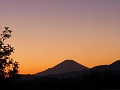 夕日に浮かぶ富士山